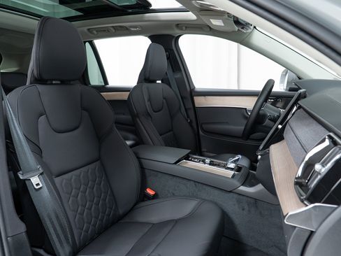 New 2026 Volvo XC90 B6 Plus w/ Protection Package Premier image 22