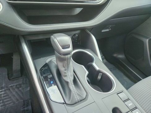 Used 2024 Toyota Highlander LE image 22