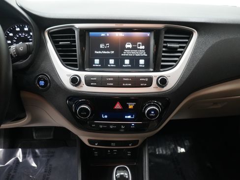 Used 2022 Hyundai Accent Limited image 18