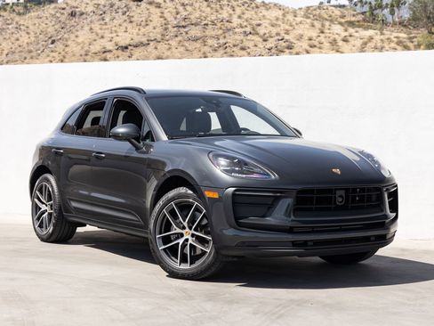 Certified 2025 Porsche Macan image 9