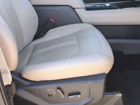 Used 2023 Ford Expedition Limited image 29