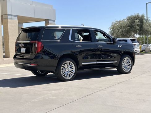 Used 2025 GMC Yukon Elevation w/ Elevation Premium Package AWD/4WD image 5