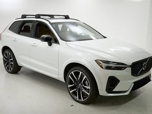 Certified 2025 Volvo XC60 T8 Ultra w/ Protection Package Premier image 5