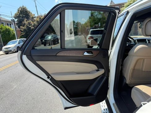 Used 2015 Mercedes-Benz ML 350 4MATIC w/ Premium 1 Package image 24