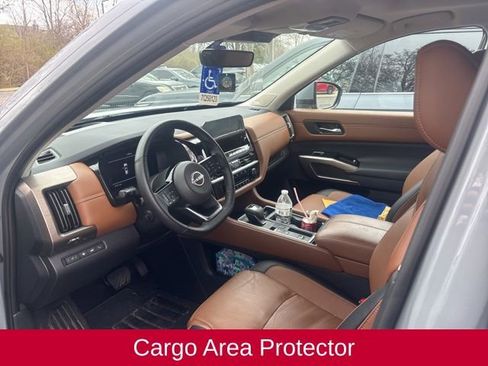 Used 2024 Nissan Pathfinder Platinum FWD image 15