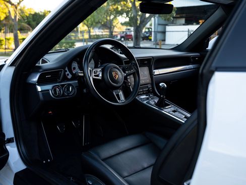 Used 2017 Porsche 911 Carrera S RWD image 4