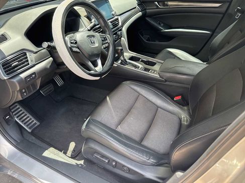 Used 2018 Honda Accord Sport image 6
