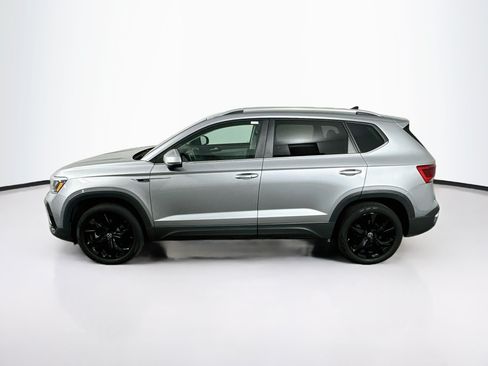 Used 2023 Volkswagen Taos SE w/ Black Wheel Package FWD image 4