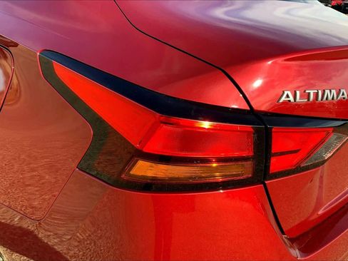 Used 2024 Nissan Altima 2.5 SV image 32