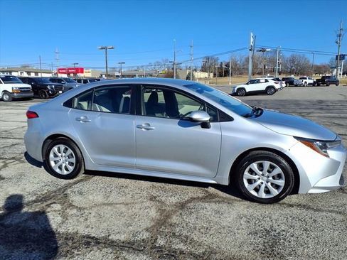 Used 2022 Toyota Corolla LE image 8