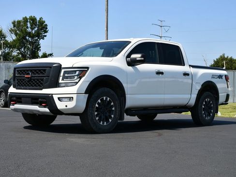 Used 2021 Nissan Titan PRO-4X w/ Pro-4x Convenience Package AWD/4WD image 3