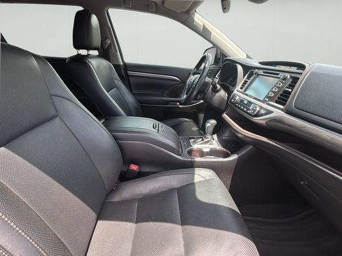 Used 2018 Toyota Highlander Limited FWD image 36