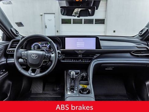Used 2025 Toyota Crown Signia w/ Advanced Technology Package AWD/4WD image 30