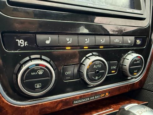 Used 2013 Volkswagen Passat TDI SEL Premium image 19