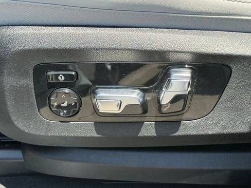 Used 2026 BMW X7 xDrive40i w/ M Sport Package AWD/4WD image 19