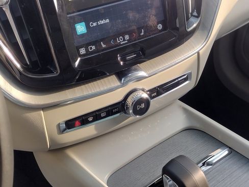 Certified 2025 Volvo XC60 T8 Plus w/ Protection Package Premier image 18