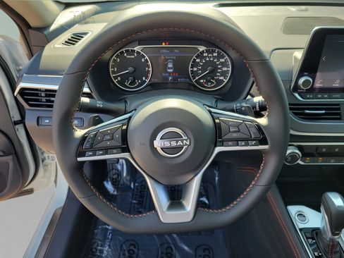 Used 2025 Nissan Altima 2.5 SR FWD image 23