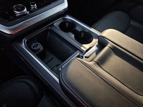 New 2025 Ford Expedition Max Platinum w/ Stealth Performance Package image 33