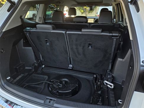 Used 2025 Volkswagen Atlas SEL Premium R-Line image 26