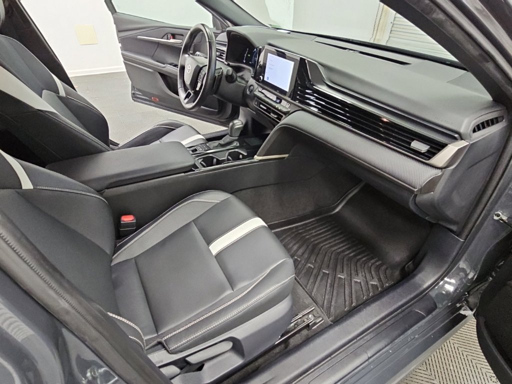 Used 2025 Toyota Camry SE FWD image 38