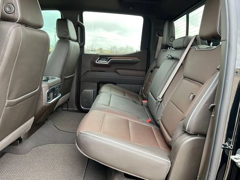 Used 2025 GMC Sierra 1500 Denali w/ Denali Reserve Package AWD/4WD image 5