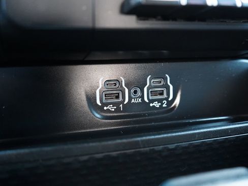 Used 2024 RAM 1500 Laramie AWD/4WD image 39