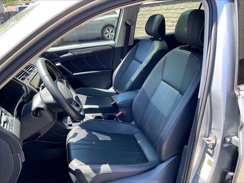 Certified 2023 Volkswagen Tiguan SE w/ Panoramic Sunroof Package FWD image 24