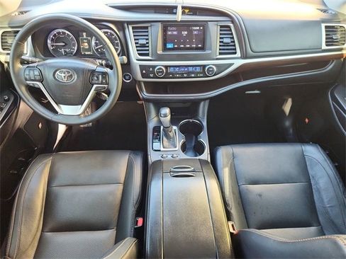 Used 2016 Toyota Highlander Limited image 20