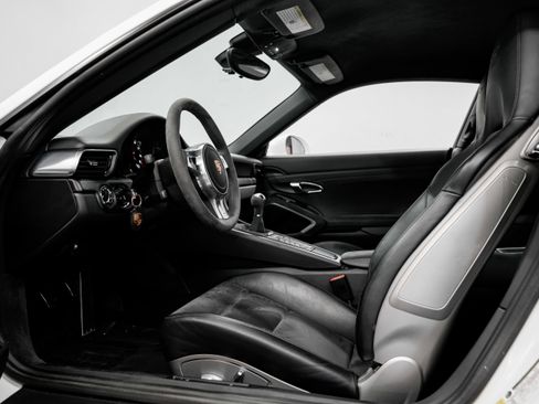 Used 2016 Porsche 911 Carrera GTS RWD image 18