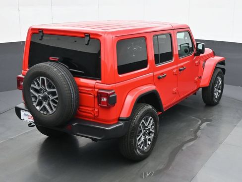 Used 2025 Jeep Wrangler Unlimited Sahara AWD/4WD image 21