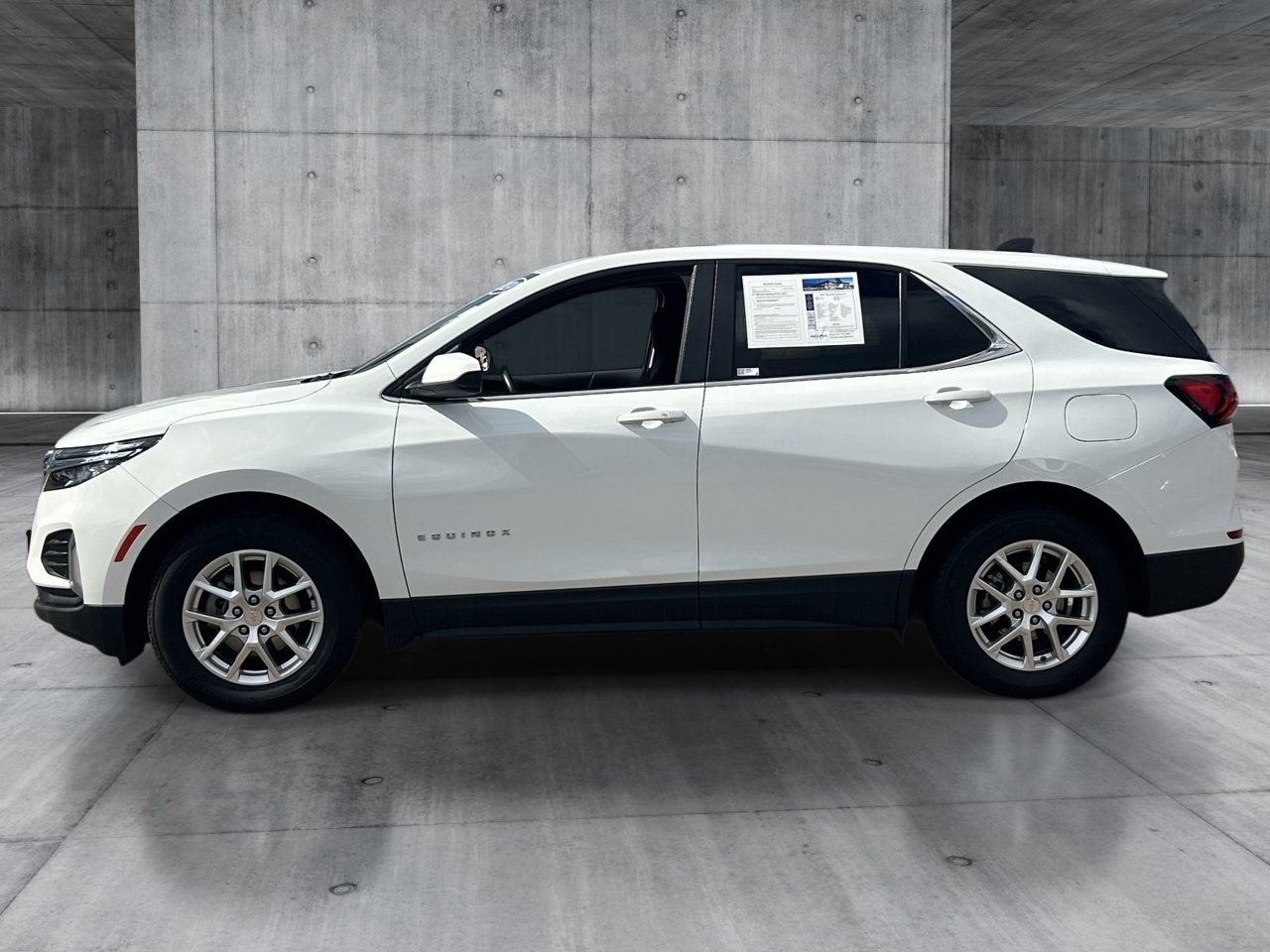 Used 2024 Chevrolet Equinox LT FWD image 2