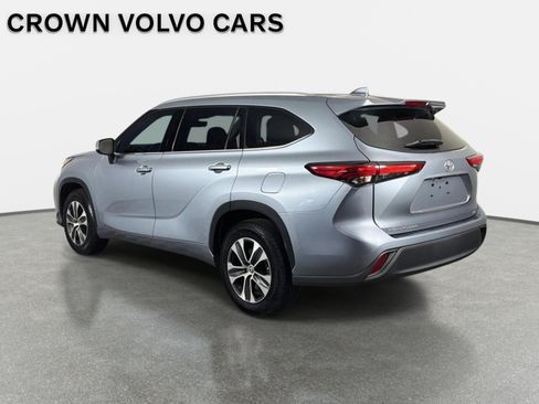 Used 2021 Toyota Highlander XLE FWD image 8