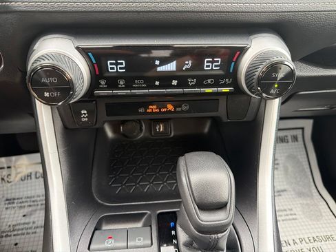 Used 2025 Toyota RAV4 XLE AWD/4WD image 29