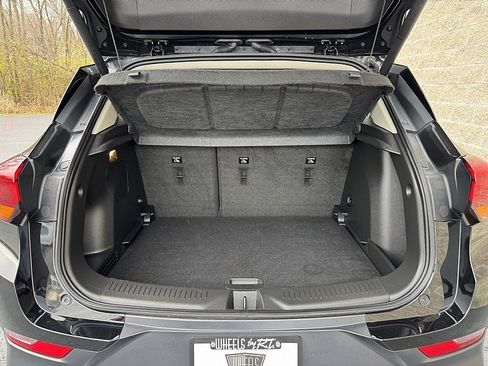 Used 2023 Buick Encore GX Essence w/ Experience Buick Package image 32