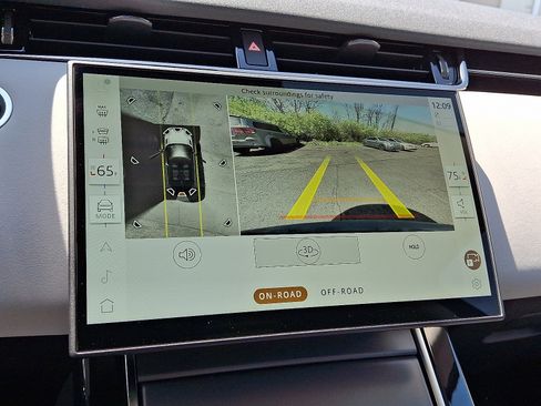 Certified 2025 Land Rover Range Rover Evoque Dynamic SE image 17