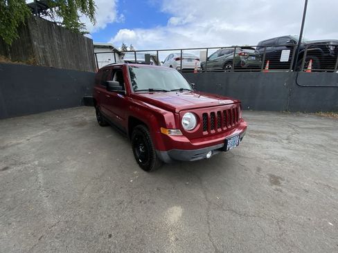 Used 2015 Jeep Patriot Sport w/ Power Value Group AWD/4WD image 8