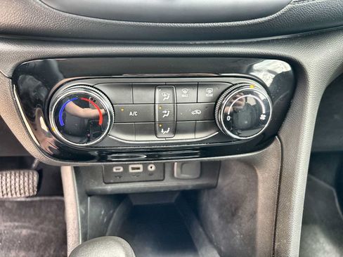 Used 2022 Buick Encore GX Preferred w/ Sport Touring Package FWD image 18
