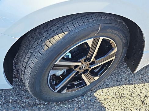 New 2025 Nissan Sentra SV image 12