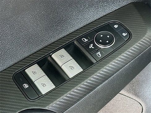 Used 2023 Mitsubishi Outlander SE image 18