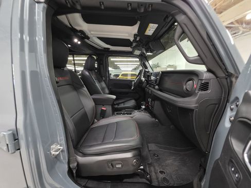 Used 2025 Jeep Wrangler Unlimited Rubicon image 8