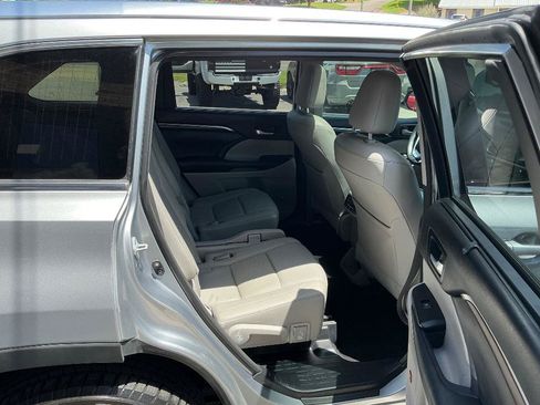 Used 2014 Toyota Highlander Limited FWD image 11