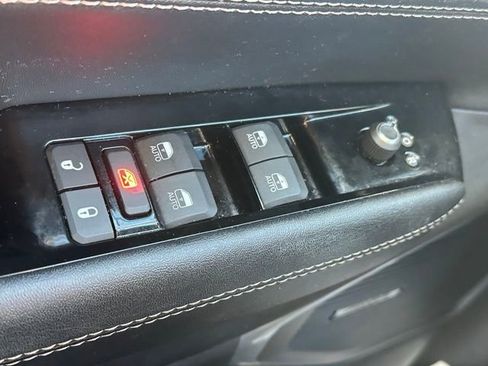 Used 2024 Jeep Wagoneer L Series II w/ Premium Group I image 18