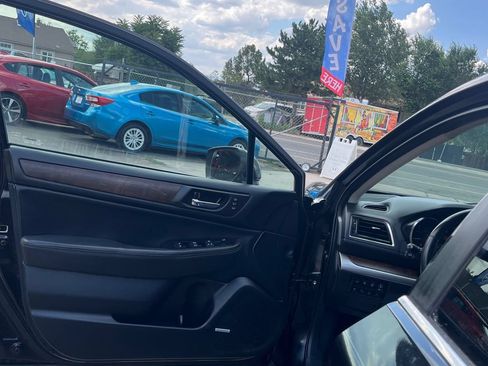 Used 2017 Subaru Outback 2.5i Limited AWD/4WD image 10
