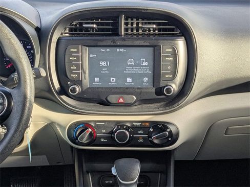 Used 2021 Kia Soul LX image 17
