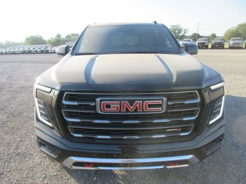 New 2026 GMC Yukon AT4 AWD/4WD image 10