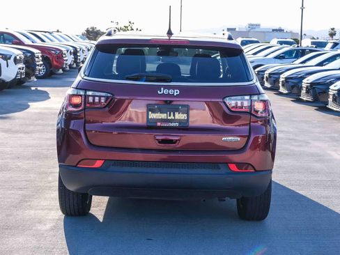 Used 2022 Jeep Compass Latitude FWD image 5