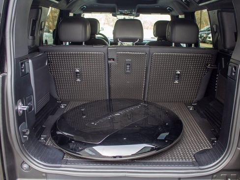 Used 2025 Land Rover Defender 110 V8 image 23