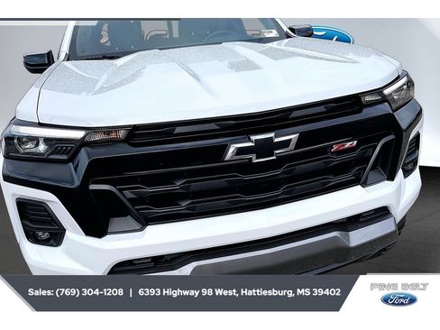 Used 2024 Chevrolet Colorado Z71 w/ Z71 Convenience Package 2 AWD/4WD image 22