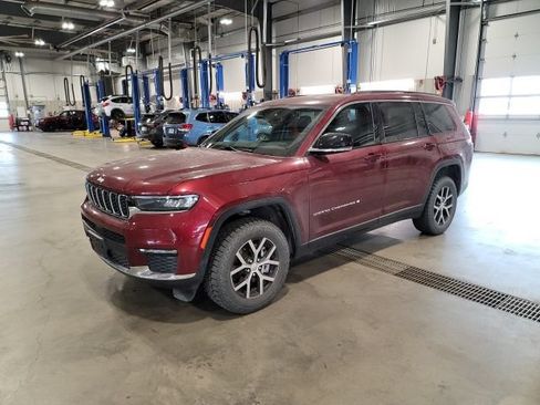 Used 2024 Jeep Grand Cherokee L Limited AWD/4WD image 3