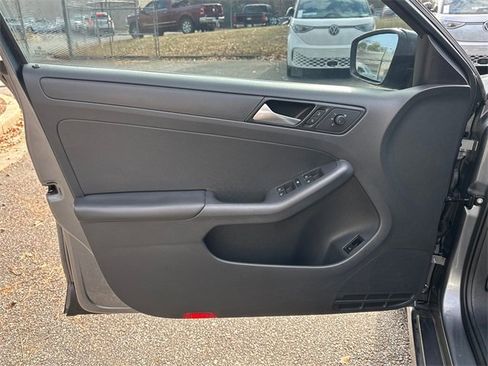 Used 2016 Volkswagen Jetta S image 10